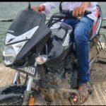 आपेगाव येथील एक दिवस अगोदर शेतकरी महिलेचे दागिने लुटले.... तर दुसऱ्या दिवशी मुलाची मोटरसायकल अज्ञात चोरट्याने नेली चोरून...