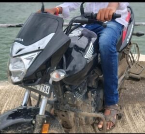 आपेगाव येथील एक दिवस अगोदर शेतकरी महिलेचे दागिने लुटले.... तर दुसऱ्या दिवशी मुलाची मोटरसायकल अज्ञात चोरट्याने नेली चोरून...