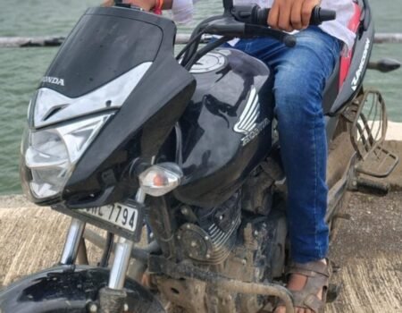 आपेगाव येथील एक दिवस अगोदर शेतकरी महिलेचे दागिने लुटले.... तर दुसऱ्या दिवशी मुलाची मोटरसायकल अज्ञात चोरट्याने नेली चोरून...