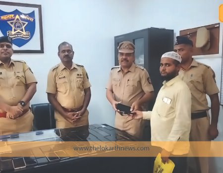 अपर पोलीस अधीक्षक विक्रांत साळी, उपविभागीय पोलीस अधिकारी अनंत कुलकर्णी यांच्या हस्ते मोबाईलचे वाटप
