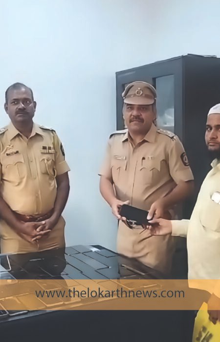 अपर पोलीस अधीक्षक विक्रांत साळी, उपविभागीय पोलीस अधिकारी अनंत कुलकर्णी यांच्या हस्ते मोबाईलचे वाटप