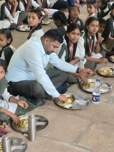 Bidchya-IAS-ne-ghetle-student-sobat-jevan1-