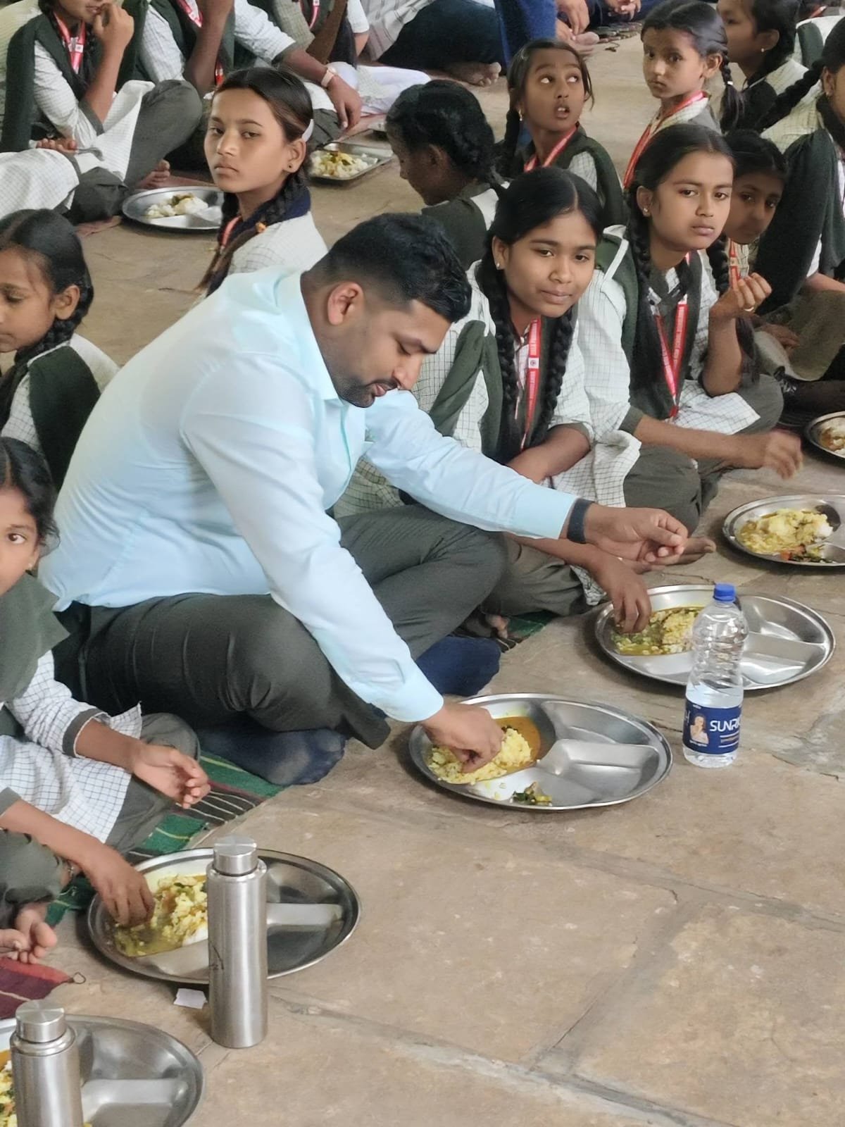 Bidchya-IAS-ne-ghetle-student-sobat-jevan1-