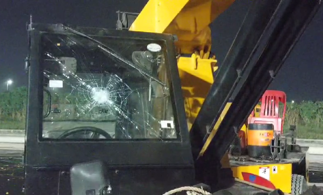 Jalna_Motibagh_Durga_Visarjan_Crane_Damage_Lokarth_News.mp411 `21.10.2026.png