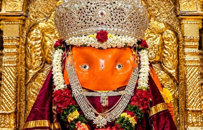 अंगारिका चतुर्थीला राजूर गणपती संस्थानला २१ लाखांची देणगी