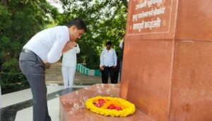 किल्लारी भूकंपातील दिवंगतांना जिल्हा प्रशासनाची भावपूर्ण मानवंदना;