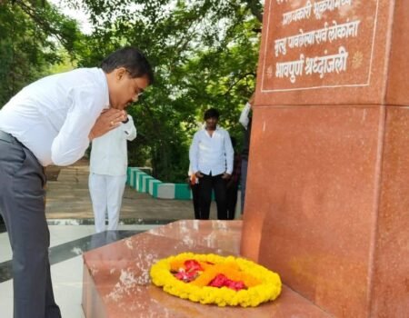 किल्लारी भूकंपातील दिवंगतांना जिल्हा प्रशासनाची भावपूर्ण मानवंदना;