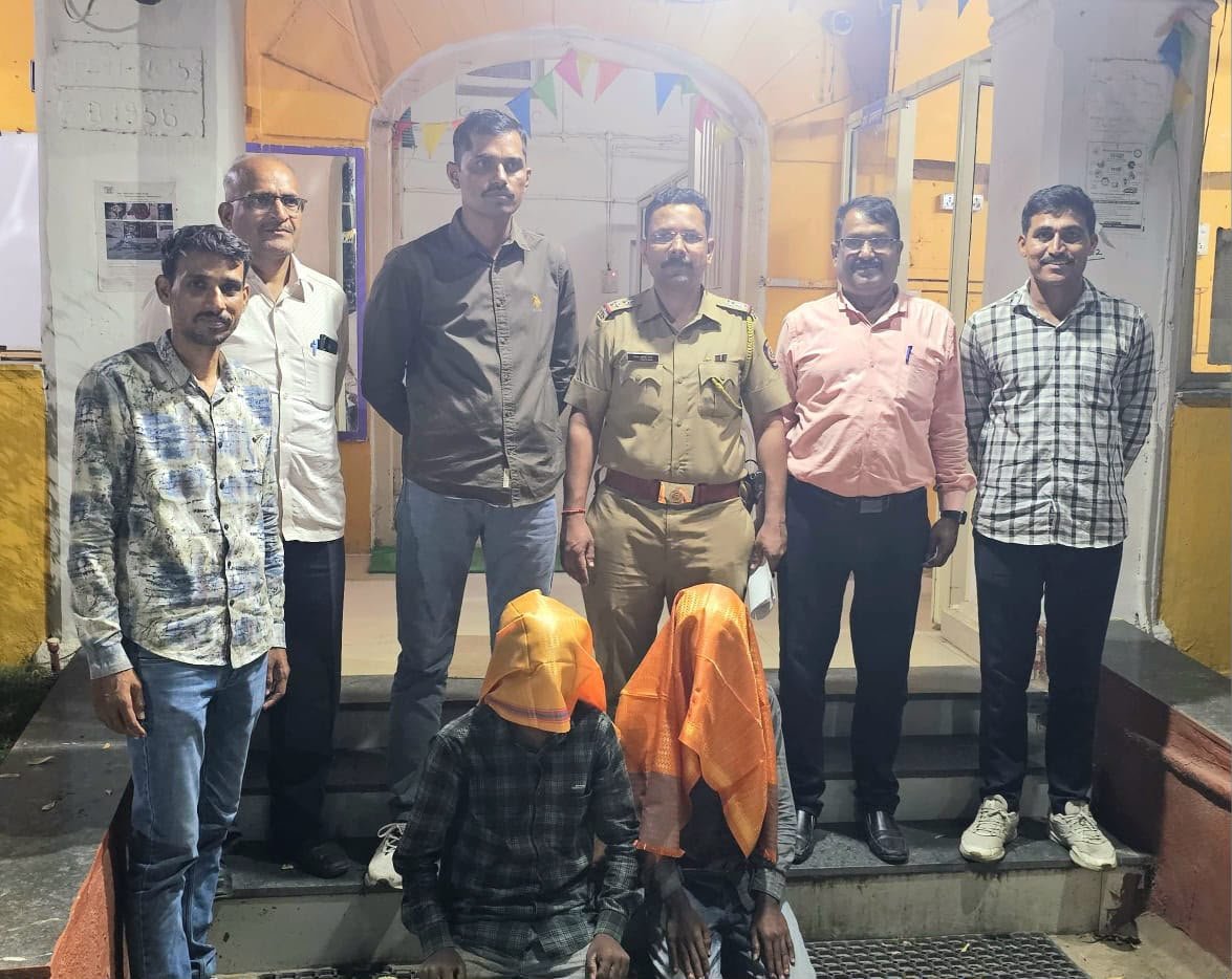 शेतात महिलेचे दागिने हिसकावणारे दोघे जेरबंद