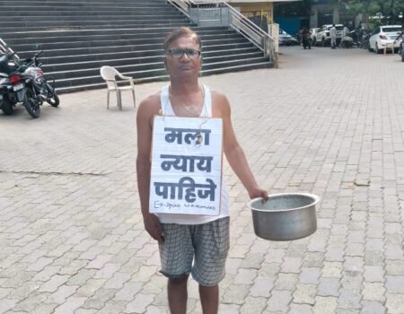 कोमवाड यांच्या आंदोलनामुळे प्रशासनाची इभ्रत वेशीवर टांगली