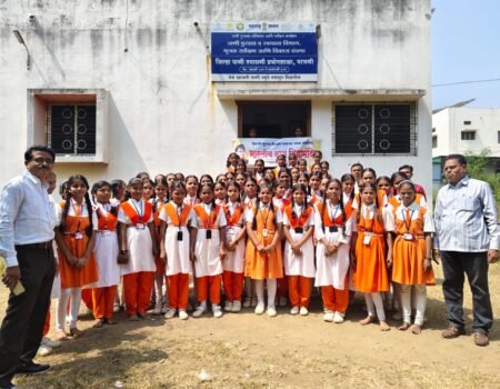 विद्यार्थिनींना मिळाले पाणी नमुने तपासणीचे धडे