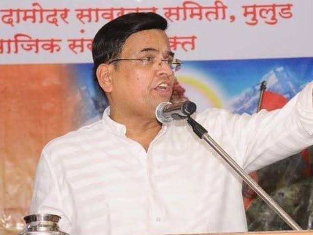 मनुस्मृती हा जगातला पहिला संविधान ग्रंथ- शरद पोंक्षे