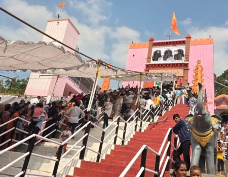 मत्स्योदरीच्या दर्शनासाठी भाविकांची रीघ