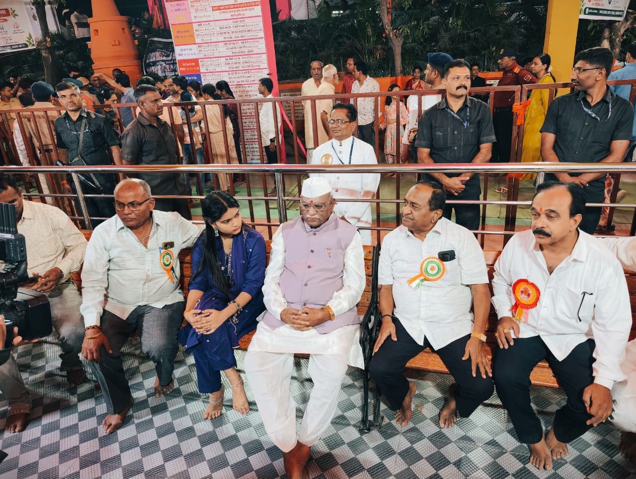 राज्यपाल हरिभाऊ बागडे यांच्या हस्ते रेणुकामाता मंदिरात आरती