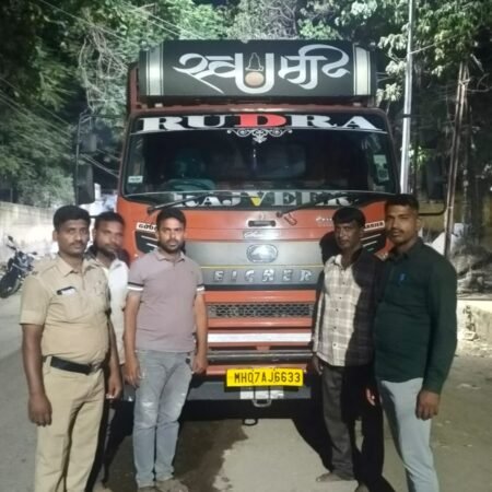 पैठण-शेवगाव रोडवर जनावरांची निर्दयी वाहतूक; पोलिसांची कारवाई