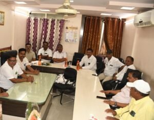 सहकारी सोसायट्यांच्या चेअरमनच्या अधिकारांवरून सवाल