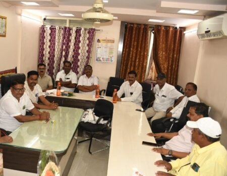 सहकारी सोसायट्यांच्या चेअरमनच्या अधिकारांवरून सवाल