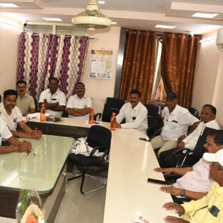 सहकारी सोसायट्यांच्या चेअरमनच्या अधिकारांवरून सवाल