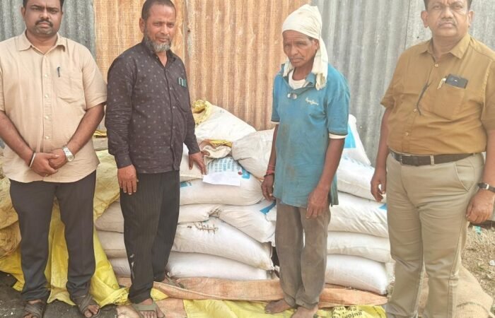 धर्माबाद येथे १ लाख ८५ हजार रुपयांचा संशयित भेसळयुक्त अन्नसाठा जप्त