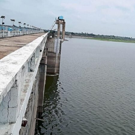 लातूरच्या मुख्य जलवाहिनीवरील पाणीचोरीला आळा; २८ अनधिकृत जोडण्या तोडल्या