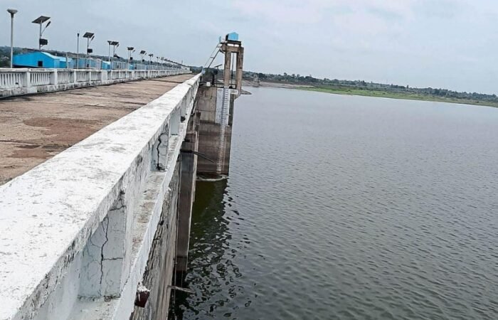 लातूरच्या मुख्य जलवाहिनीवरील पाणीचोरीला आळा; २८ अनधिकृत जोडण्या तोडल्या