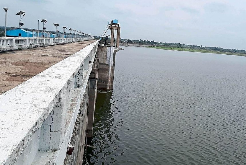 लातूरच्या मुख्य जलवाहिनीवरील पाणीचोरीला आळा; २८ अनधिकृत जोडण्या तोडल्या
