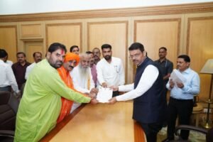 मुख्यमंत्री फडणवीस यांच्यासोबत बंजारा समाजाच्या विविध प्रलंबित प्रश्नांवर चर्चा