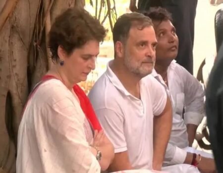 rahul-priyanka-akashvani-bhavan-protest-